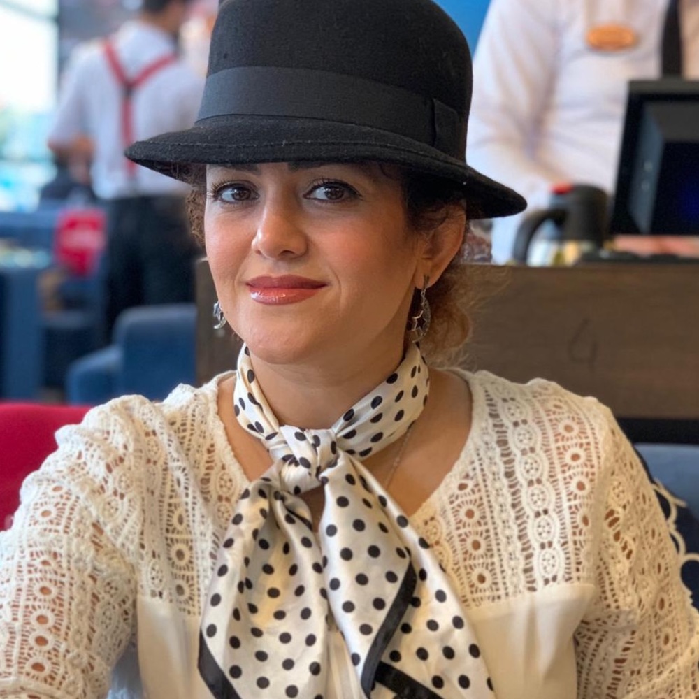 Meet your Posher, Afsaneh